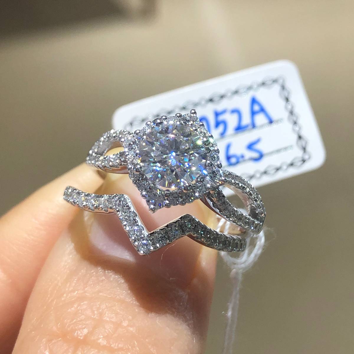 Four Claw Round Bag Women's Ring S925 Silver Plated Platinum Primary and Secondary Set Ring Stacked Women's Ring Customized Main Stone Moissanite  1.0ct/Secondary Stone High Carbon Diamond